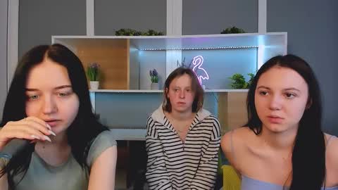 keuli_li online show from February 8, 2026, 6:39 am