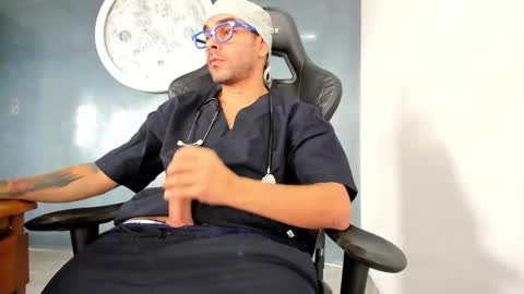 Snapshot of kevin_bronx chatting on December 11, 2024, 6:52 pm Kevin online show from December 11, 2024, 6:52 pm
