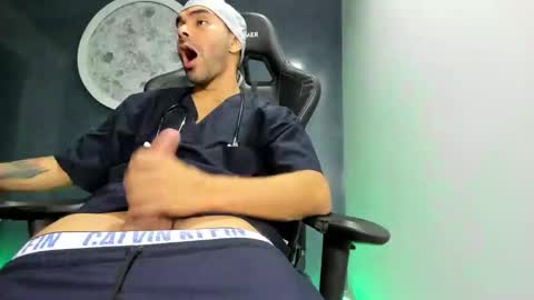 Snapshot of kevin_bronx chatting on December 11, 2024, 11:00 pm Kevin online show from December 11, 2024, 11:00 pm