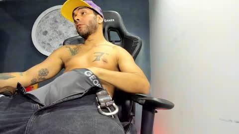 Snapshot of kevin_bronx chatting on December 20, 2024, 1:03 am Kevin online show from December 20, 2024, 1:03 am