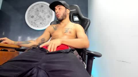 Snapshot of kevin_bronx chatting on December 26, 2024, 10:52 pm Kevin online show from December 26, 2024, 10:52 pm