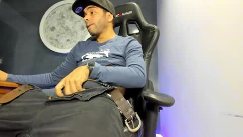 Snapshot of kevin_bronx chatting on January 16, 2025, 11:37 pm Kevin online show from January 16, 2025, 11:37 pm