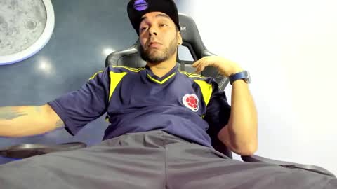 Snapshot of kevin_bronx chatting on January 23, 2025, 11:26 pm Kevin online show from January 23, 2025, 11:26 pm