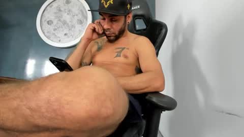 Snapshot of kevin_bronx chatting on January 28, 2025, 4:19 pm Kevin online show from January 28, 2025, 4:19 pm
