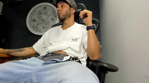 Snapshot of kevin_bronx chatting on January 30, 2025, 11:34 pm Kevin online show from January 30, 2025, 11:34 pm