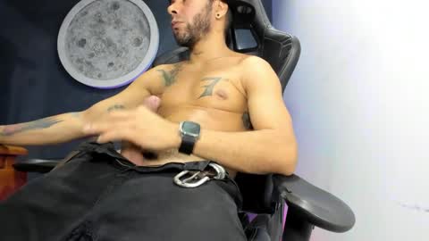 Snapshot of kevin_bronx chatting on March 8, 2025, 11:39 pm Kevin online show from March 8, 2025, 11:39 pm