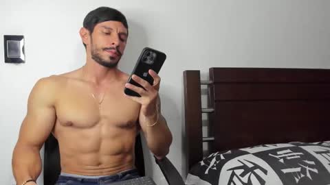 kevin_malone22 online show from January 12, 2026, 11:32 pm