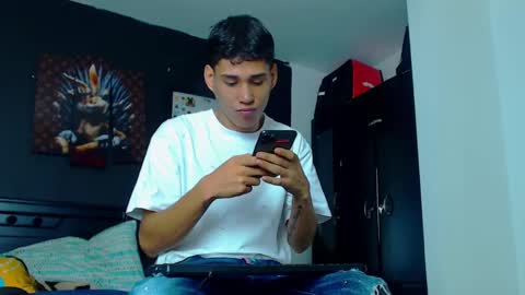 Snapshot of kevin_marlon chatting on March 6, 2025, 5:11 pm Kevin y marlon online show from March 6, 2025, 5:11 pm