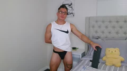 Snapshot of kevinkham chatting on October 17, 2025, 12:01 am kevinkham online show from October 17, 2025, 12:01 am