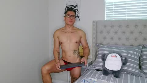 Snapshot of kevinkham chatting on October 19, 2025, 2:50 pm kevinkham online show from October 19, 2025, 2:50 pm