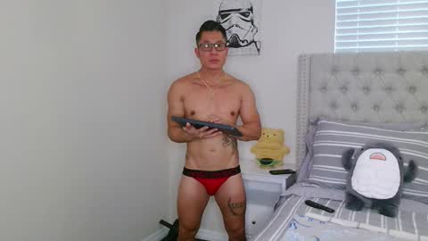 Snapshot of kevinkham chatting on October 22, 2025, 7:35 pm kevinkham online show from October 22, 2025, 7:35 pm