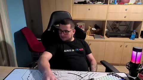 Kevinn online show from October 25, 2025, 7:08 pm