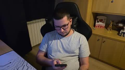 Snapshot of kevinnlovely95 chatting on February 5, 2026, 2:16 am Kevinn online show from February 5, 2026, 2:16 am