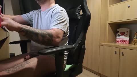 Snapshot of kevinnlovely95 chatting on February 16, 2026, 7:32 pm Kevinn online show from February 16, 2026, 7:32 pm