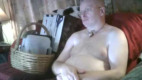 kevydaddyhubby2 online show from April 4, 2026, 8:39 pm