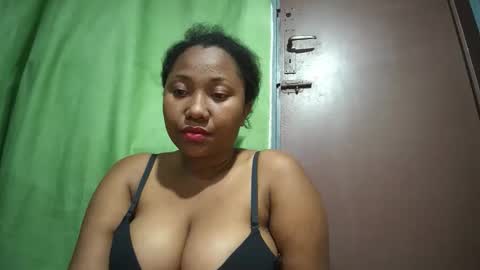 Snapshot of kezia0910 chatting on October 14, 2025, 7:47 pm kezia0910 online show from October 14, 2025, 7:47 pm