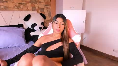 Khami online show from July 15, 2026, 5:51 pm