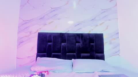 khaleesi_j online show from November 7, 2025, 5:40 am