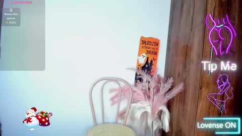 khate_smith online show from November 8, 2025, 4:07 pm