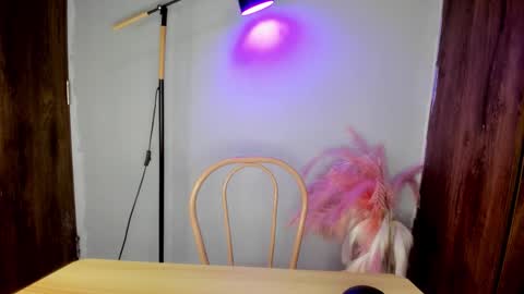 khate_smith online show from March 1, 2026, 4:31 pm