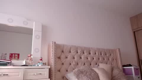 Snapshot of khloe33 chatting on February 22, 2025, 5:35 pm khloe33 online show from February 22, 2025, 5:35 pm