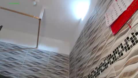 Snapshot of khloe33 chatting on October 12, 2025, 3:44 pm khloe33 online show from October 12, 2025, 3:44 pm