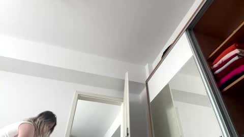 khloekross online show from February 20, 2026, 9:54 am