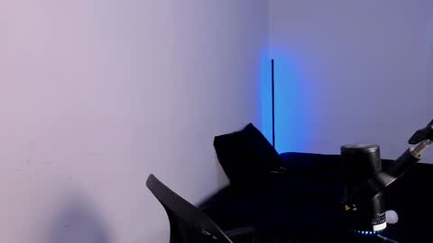 Snapshot of khozler_ chatting on December 19, 2024, 1:39 am khozler_ online show from December 19, 2024, 1:39 am