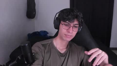 khozler_ online show from September 30, 2025, 12:37 am