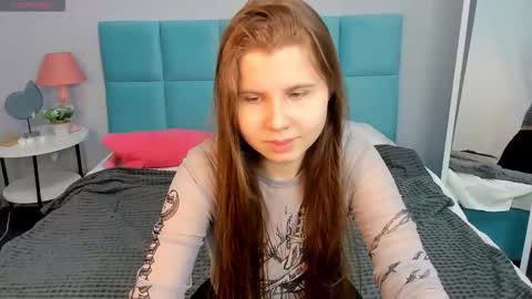 Snapshot of ki_wizz chatting on October 5, 2025, 3:05 am Ellie online show from October 5, 2025, 3:05 am