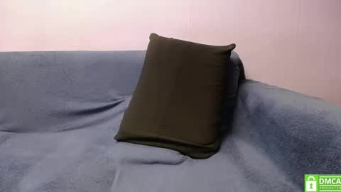 Hey Im Ivan everyday online 9am to 6pm 6 GMT Help me Reach K FollowerslPut your finger up  online show from February 7, 2026, 2:59 am