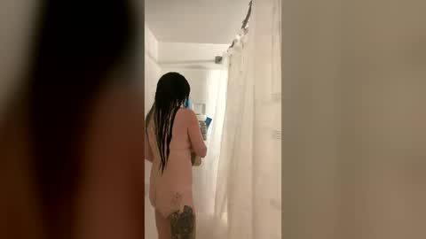 kiannaluv online show from July 14, 2026, 12:33 pm