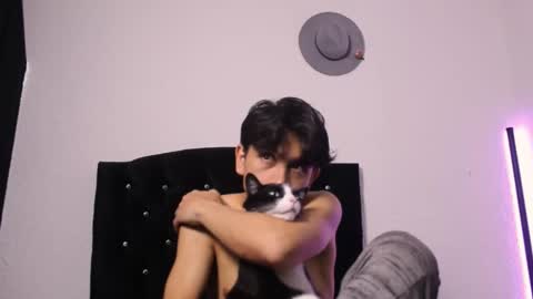 Snapshot of kianryu chatting on November 4, 2025, 4:17 pm Adrian Chlloe online show from November 4, 2025, 4:17 pm