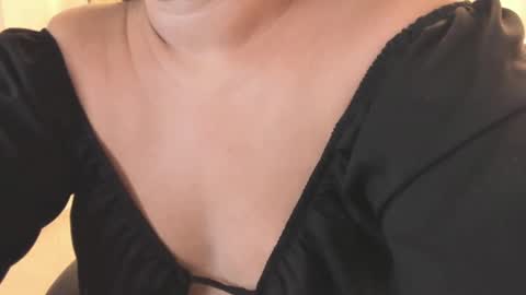 K I A R A  online show from October 1, 2025, 2:39 am