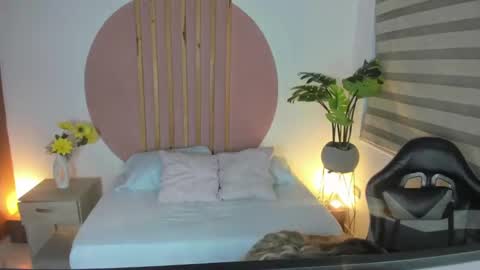 K I A R A  online show from October 10, 2025, 2:32 am