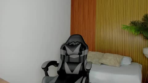 K I A R A  online show from October 23, 2025, 12:48 pm