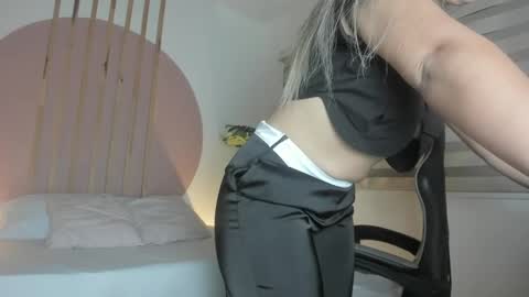 K I A R A  online show from October 24, 2025, 2:41 am