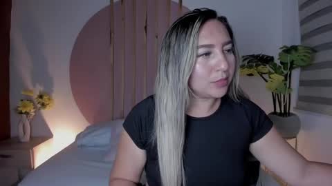 K I A R A  online show from October 25, 2025, 3:58 am