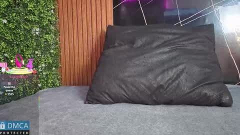 Kiara Zahiri online show from October 31, 2025, 11:11 am