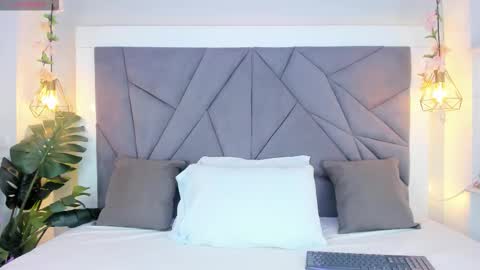 kiarha  online show from October 22, 2025, 3:07 am