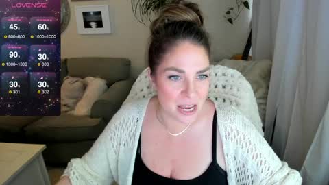 Kiera Reines online show from April 19, 2026, 12:54 am