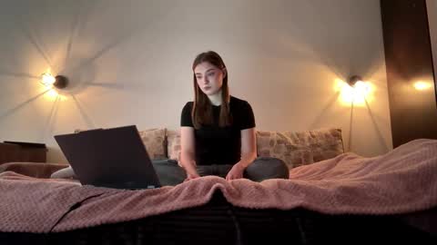 Ola my name is Lissa  Lets hit 10 Thumbs Up together   online show from March 6, 2026, 12:34 pm