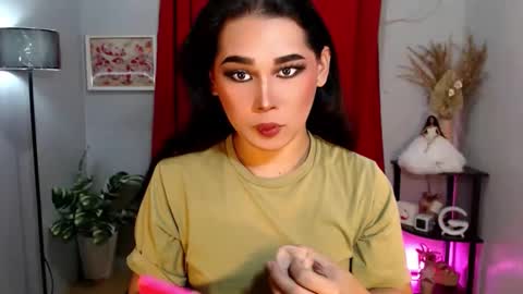 Im Mia online show from November 10, 2025, 6:45 am