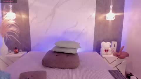 Kim Thompson online show from October 12, 2025, 5:23 pm