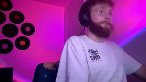 kiiyp online show from November 27, 2025, 8:11 pm