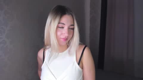 Bella online show from November 20, 2025, 11:43 am