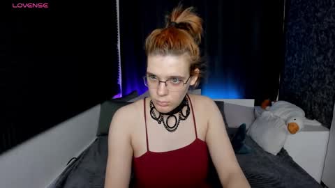 Kiki online show from December 6, 2024, 1:33 pm