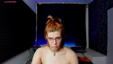 Kiki online show from December 11, 2024, 1:49 pm