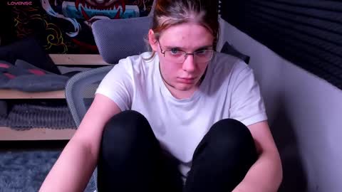 Kiki online show from February 21, 2025, 4:48 pm