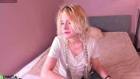 Snapshot of kiki_peach chatting on June 22, 2026, 12:24 pm Jessica online show from June 22, 2026, 12:24 pm